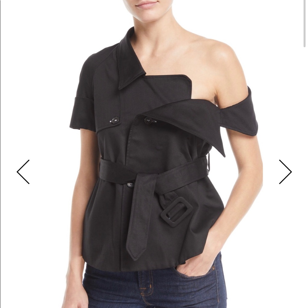 New with tags gorgeous MONOGRAPHIE top. Size Small